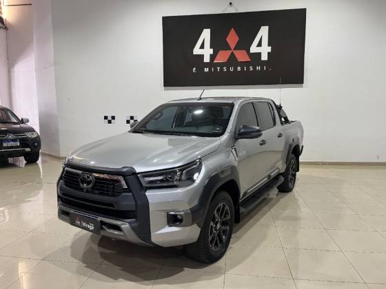 TOYOTA HILUX 2.8 D-4D TURBO DIESEL CD SRX 4X4 AUTOMÁTICO TOYOTA HILUX 2.8 D-4D TURBO DIESEL CD SRX 4X4 AUTOMÁTICO